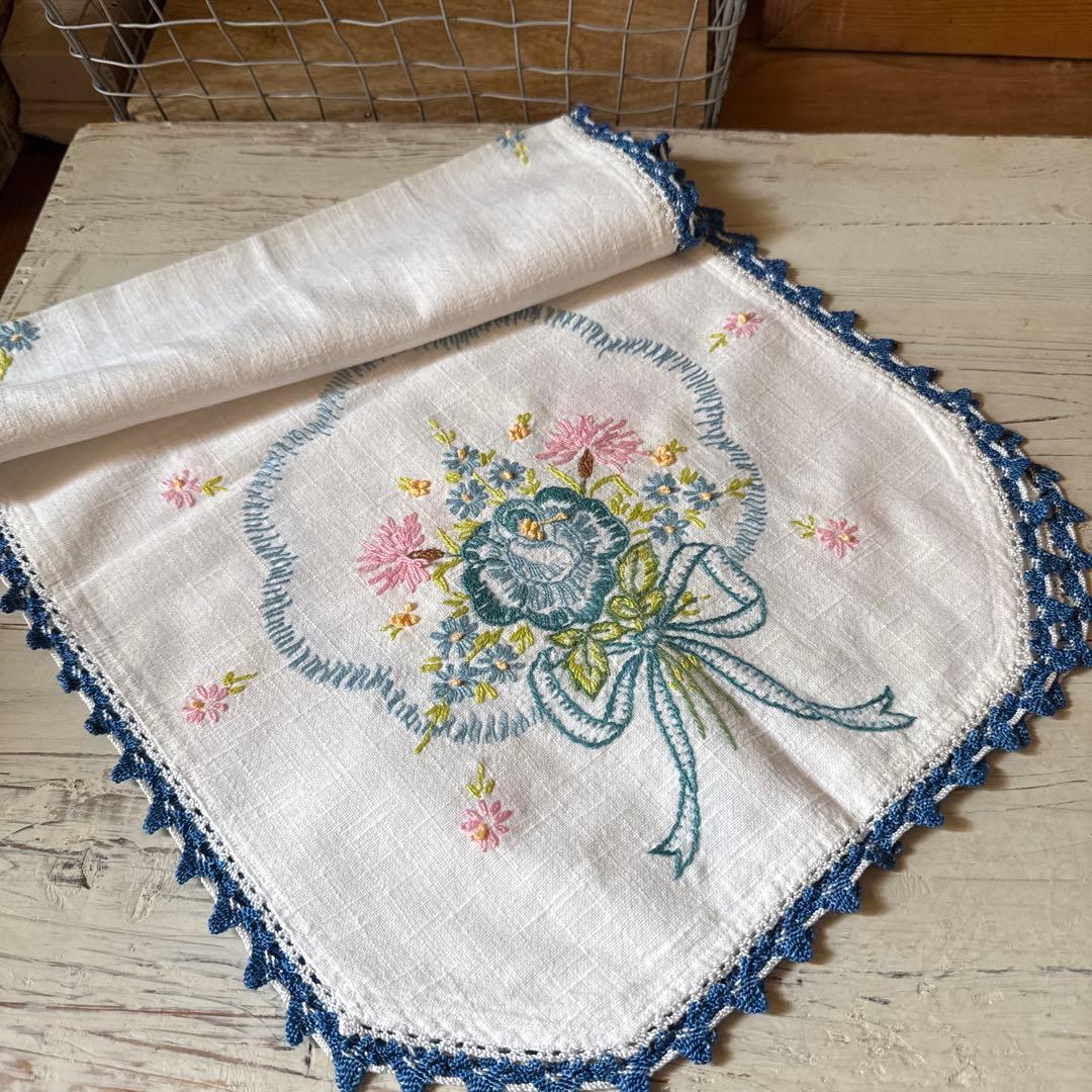 フランスアンティークブルーのレースに花柄刺繍のクロスஐ⋆*