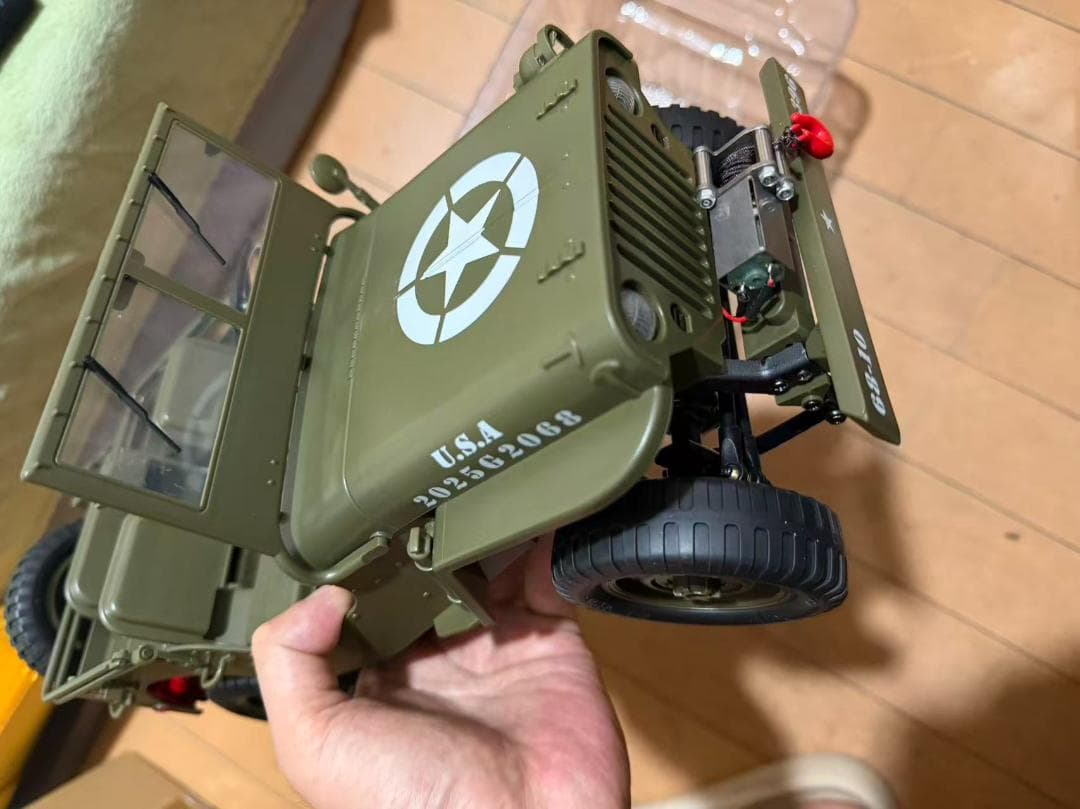 軍用 ラジコンカー 子供向け 人気 35CM 大型 オフロード ジープ 4WD