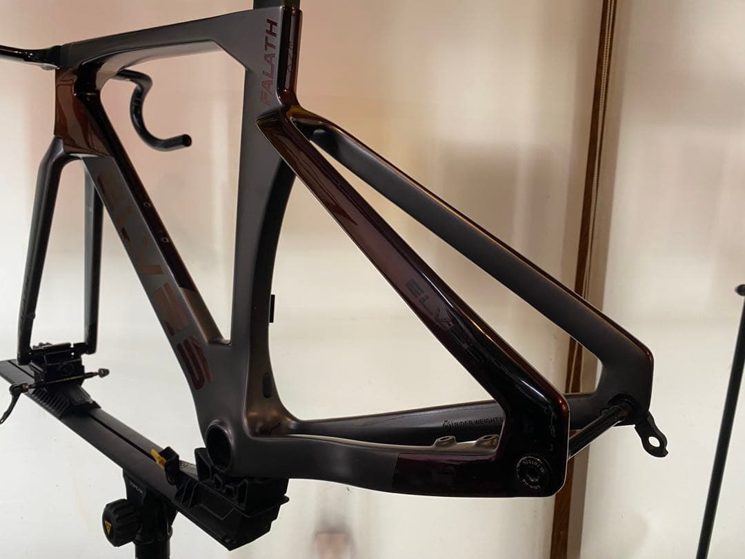 ELVES カーボンロードバイクフレーム ブラック「りる」