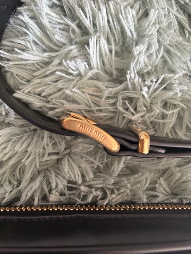 miumiu ミュウミュウ レザー ロゴショルダーバッグ ブラック