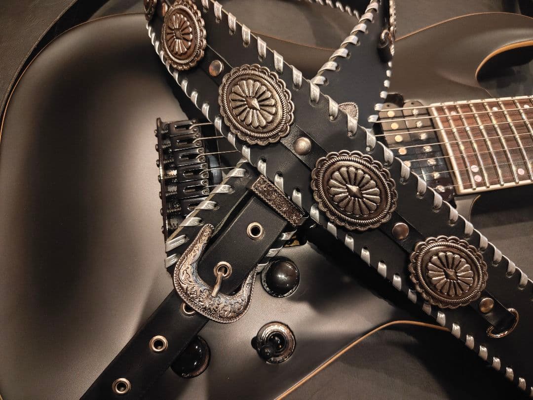 ギターストラップ　本革3mm厚　117〜130cm　ウエスタンバックル