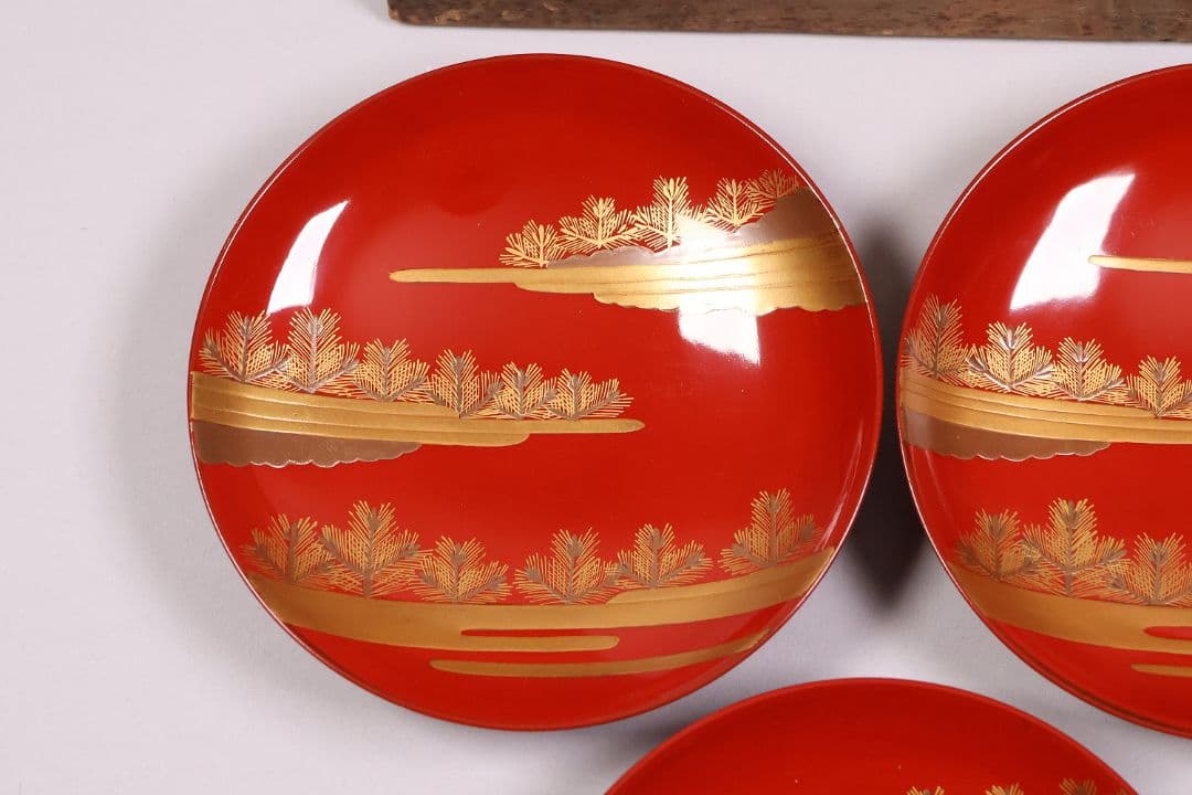 【CM228】木製漆器 若松と梅 金蒔絵 朱塗 引盃 五客 天然木 盃 杯 懐石