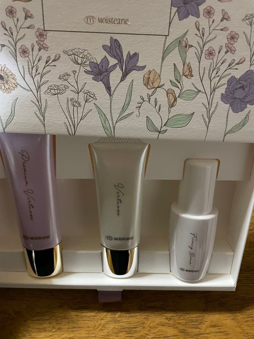 新品未使用　モイスティーヌ　コフレ2025