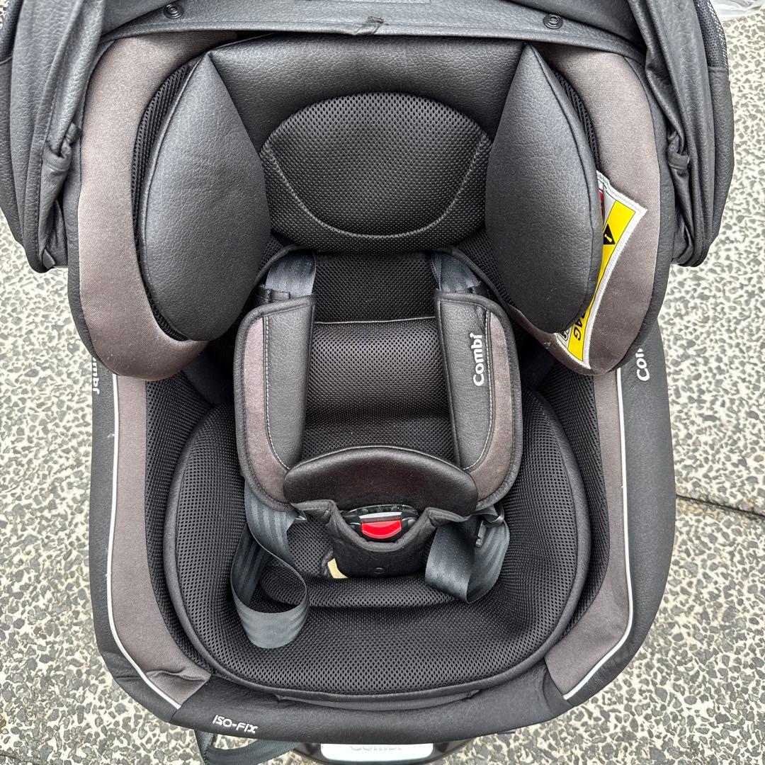 【足立区手渡しまたは、佐川急便】チャイルドシート　コンビ　アイソフィックス