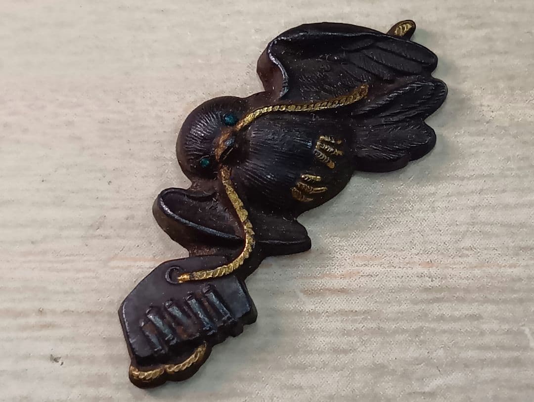 煙草入れ／超絶技巧鳥前金具／在銘あり