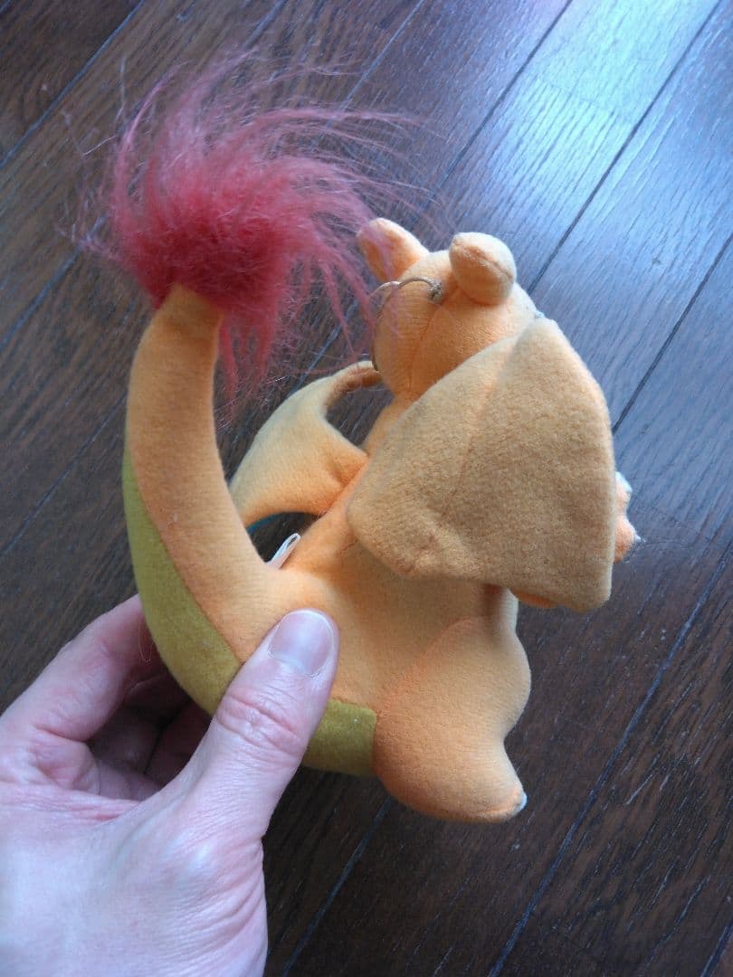 とても古いリザードンのぬいぐるみ