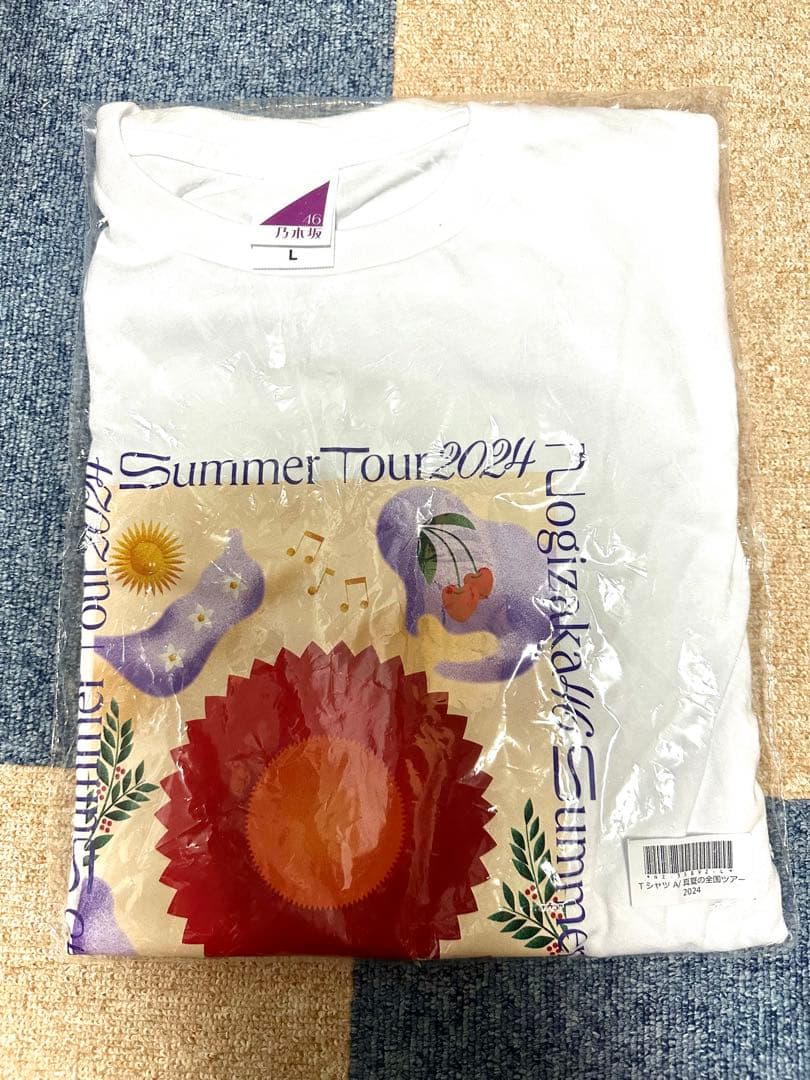 乃木坂46久保史緒里直筆サイン入りTシャツ 久保史緒里 直筆サイン入り ヘッドホン &直筆サイン入りプリントカード