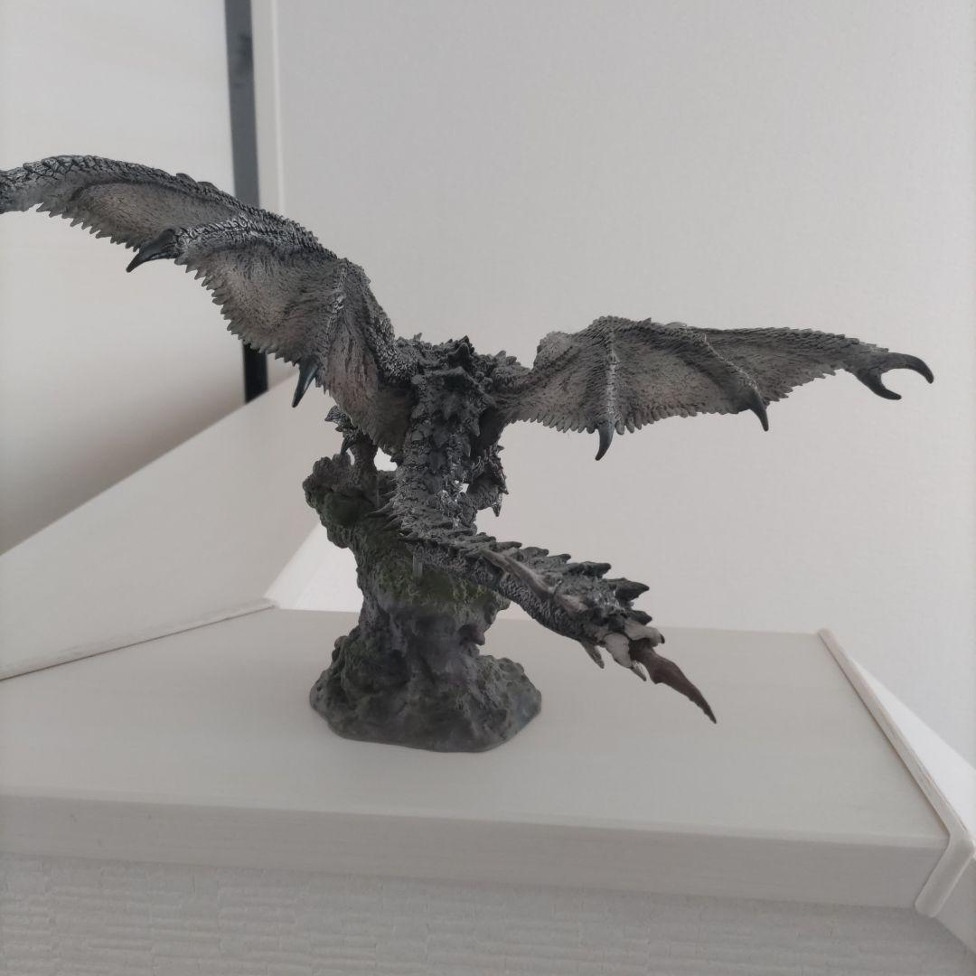 クリエイターズモデル リオレウス 希少種　モンスターハンター　銀【おまけ付き】