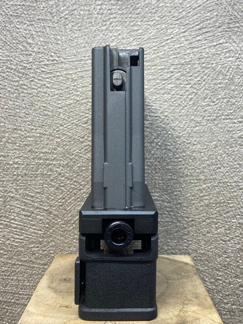 R7-05 東京マルイ GBB M4 マガジンアダプター 外部ソース仕様