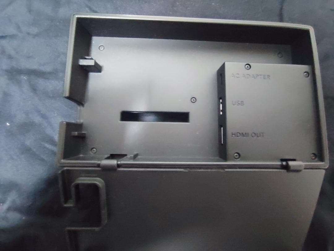 ニンテンドースイッチ キャリーケース Joy-Con充電グリップ SDカード