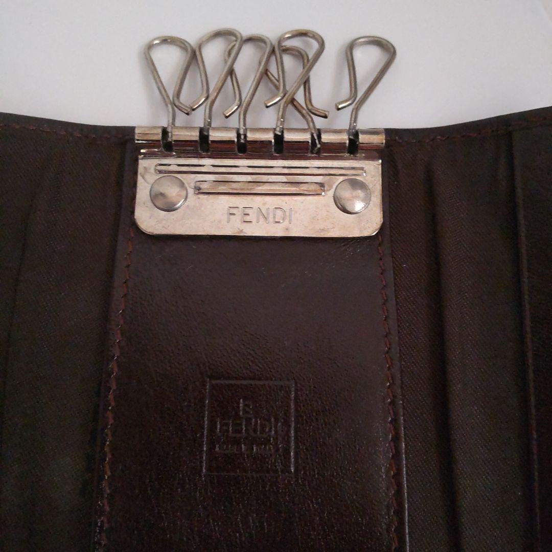 フェンディ ズッカ柄 6連キーケース ブラウン - メルカリ