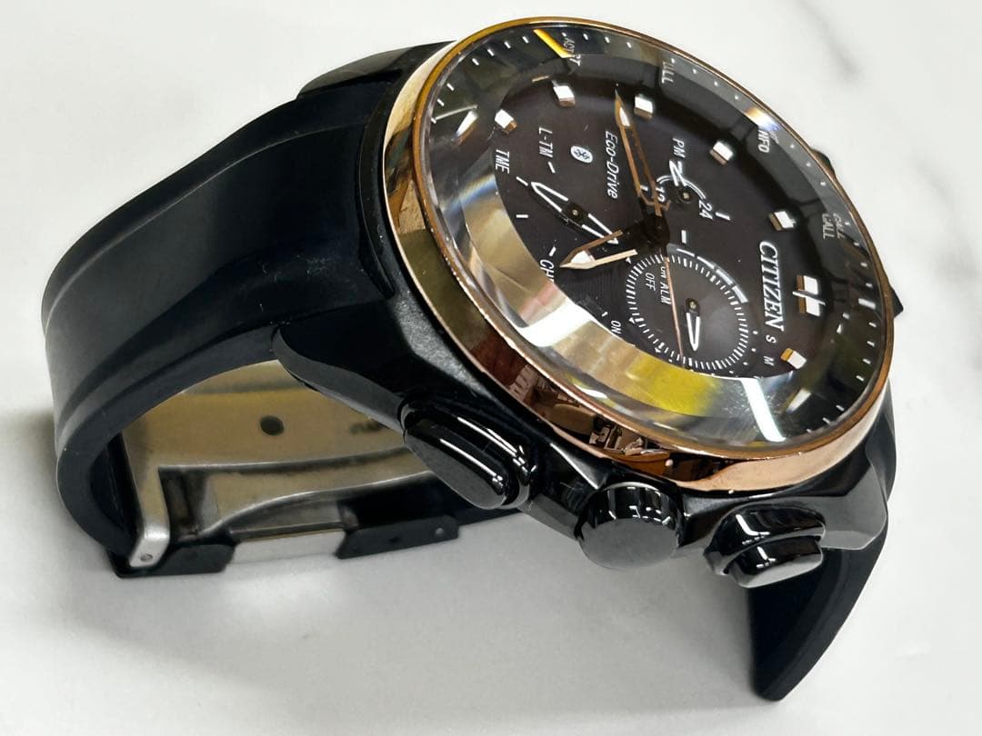 シチズン エコ・ドライブ Bluetooth ブラック＆ゴールド