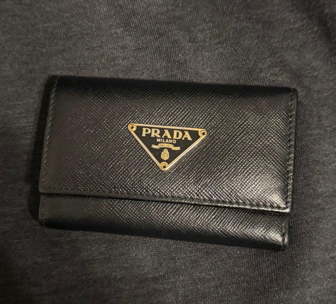 PRADA】サフィアーノレザー キーケース 三角ロゴプレートブラック