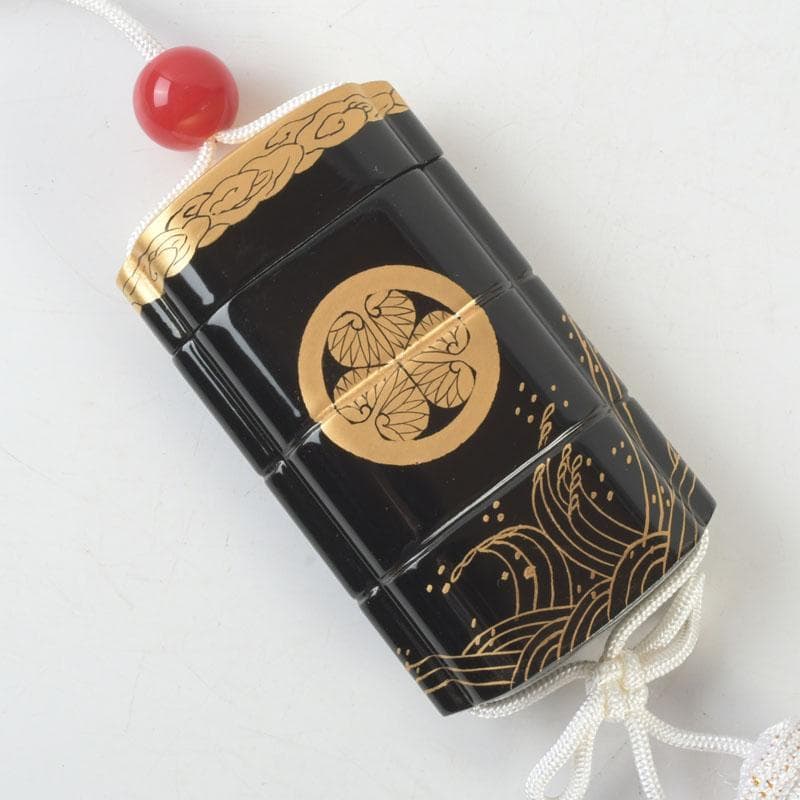 専用　黒漆　三つ葉葵雲波蒔絵　印籠　薬入　根付　緒締め玉　共箱　V9606