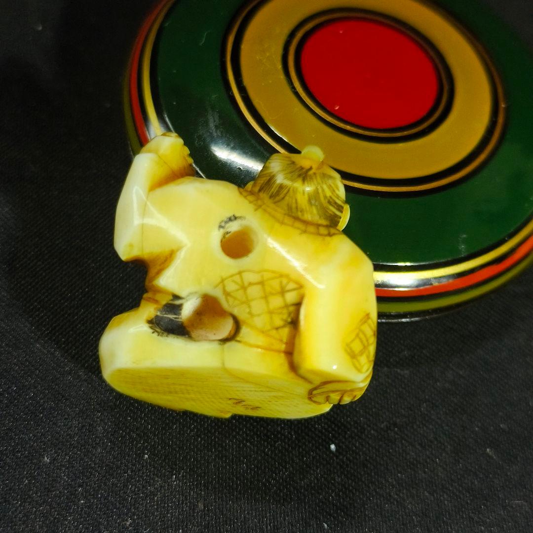 江戸骨董 根付 布袋様 作家在銘 縞模様彫刻か 貴重材 時代物 蒐集