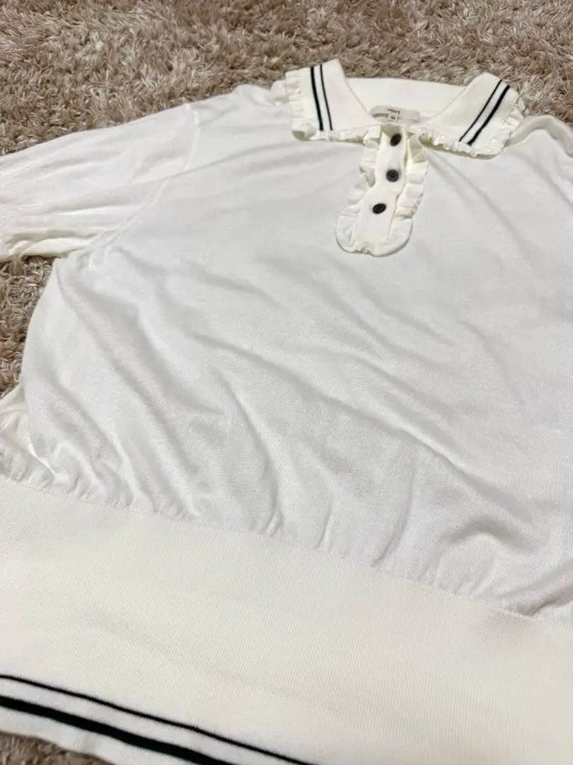 yori ミニフリルポロニット