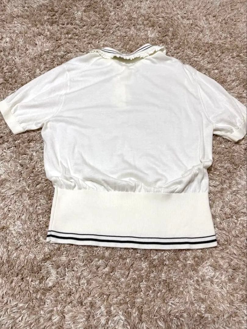 yori ミニフリルポロニット