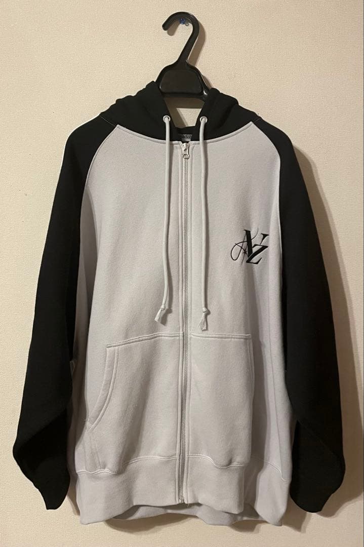 NiziU AWAKE フーディー 【L】 - メルカリ