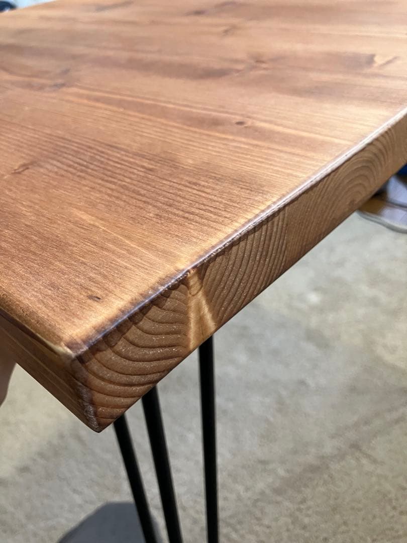 ブラウン木製正方形テーブル