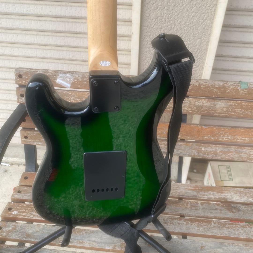 SELDERストラトキャスターモデル レアなグリーン& ブラック