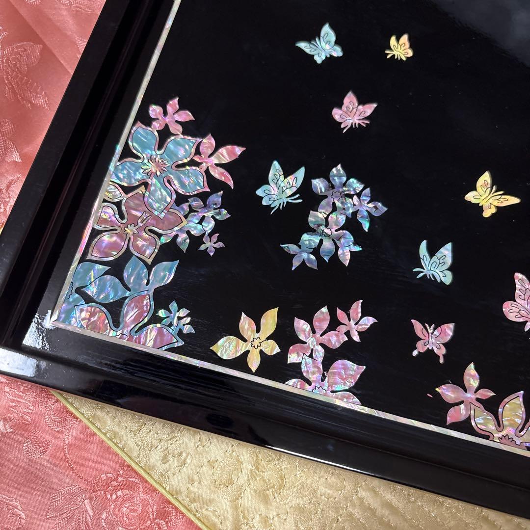 韓国螺鈿工芸品漆蝶と花のトレイ