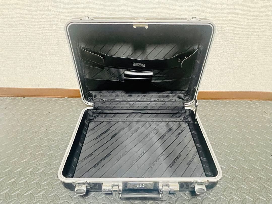ZERO HALLIBURTON アタッシュケース ブラック ダイヤルロック式