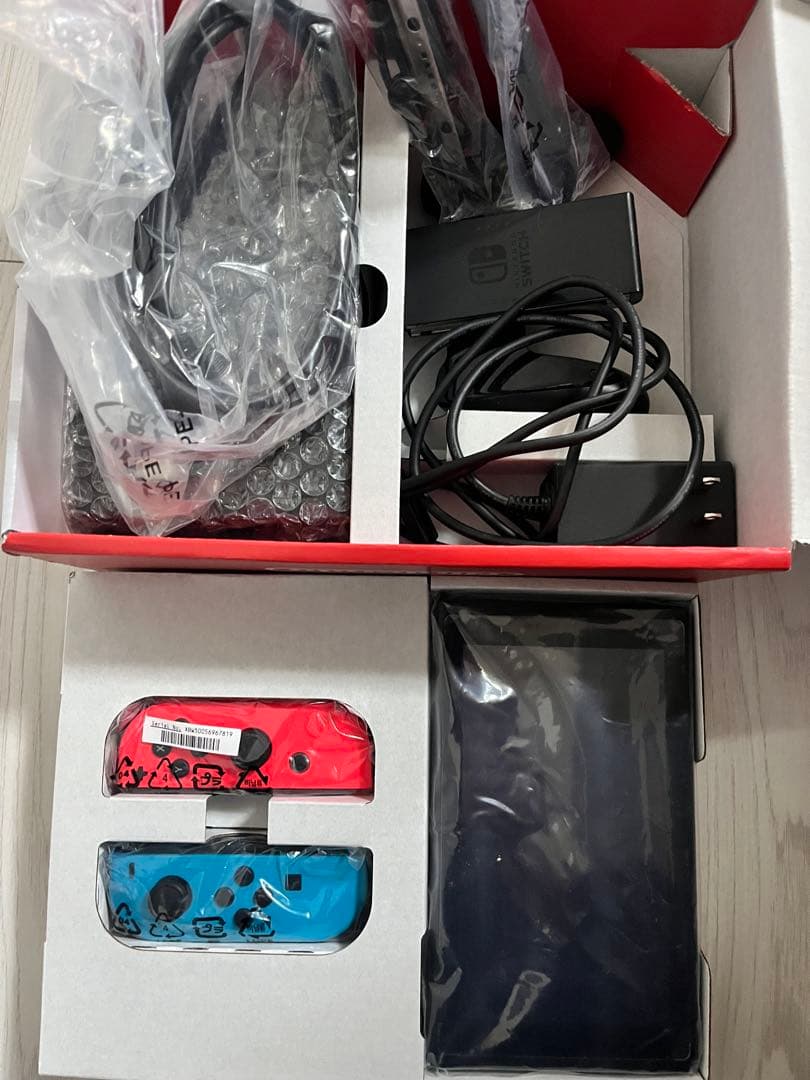 Nintendo Switch ネオンブルー/レッド 本体充電スタンド、ケース付