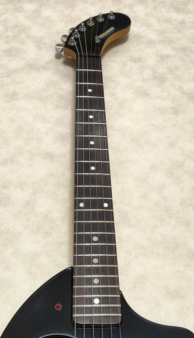 【新品同様！美品！】ZO-3 ブラック アンプ内蔵ミニギター 専用ソフトケース付