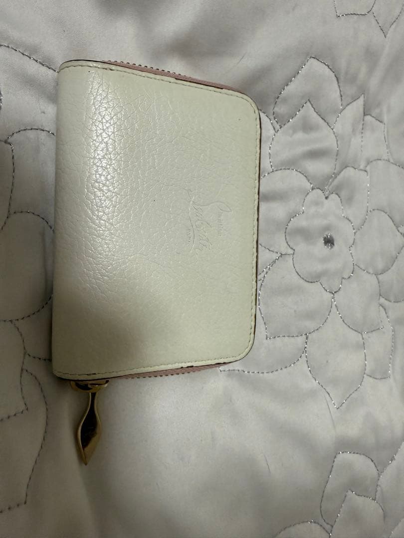 クリスチャンルブタン ケース