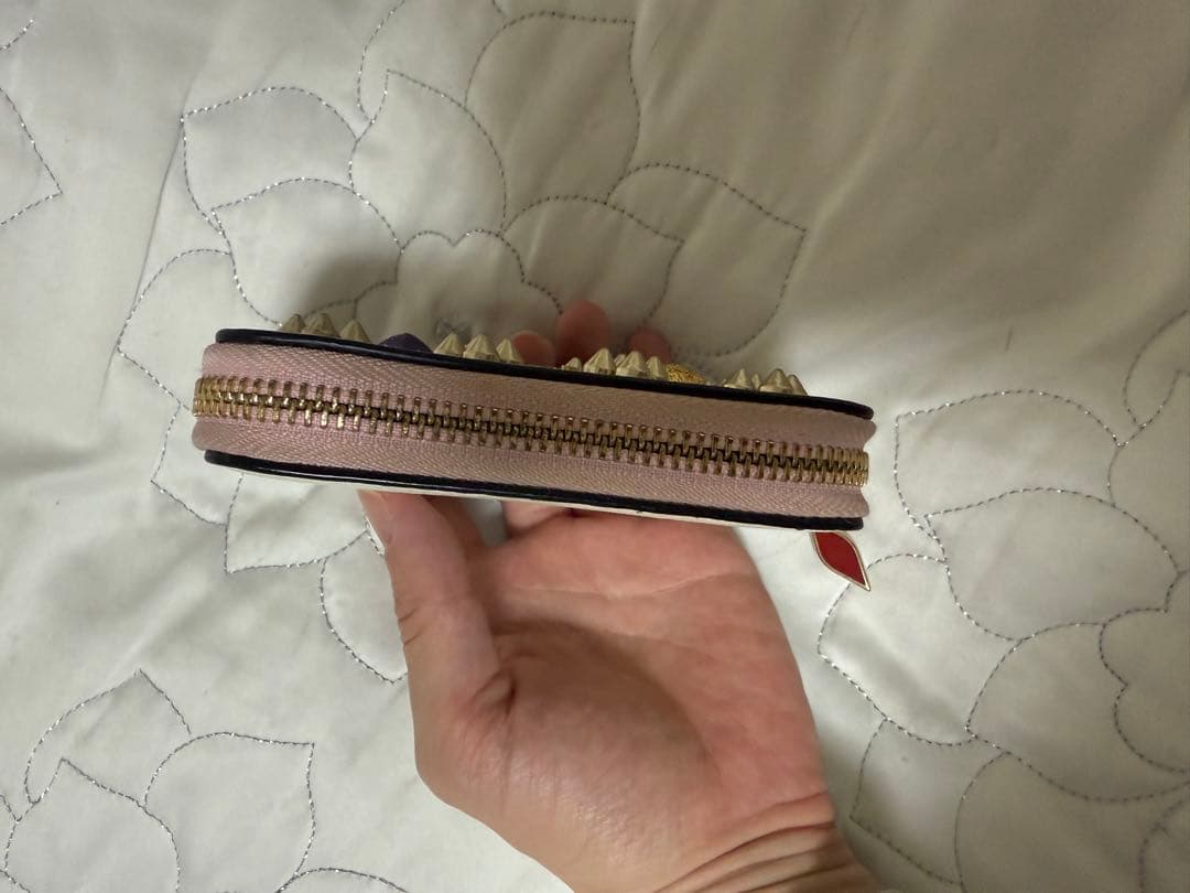 クリスチャンルブタン ケース