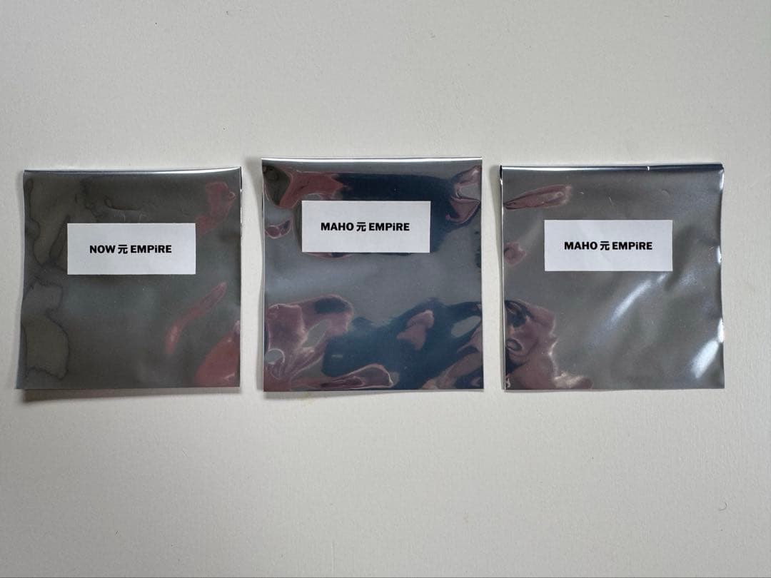 EMPiRE 初回生産限定盤 セットサイン入りポスターグッズまとめ売り。