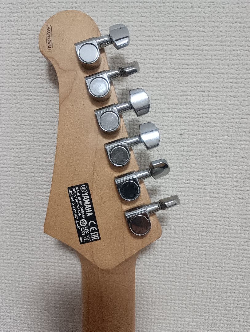 美品　Yamaha PACIFICA エレキギター ホワイト　薄いピンク色