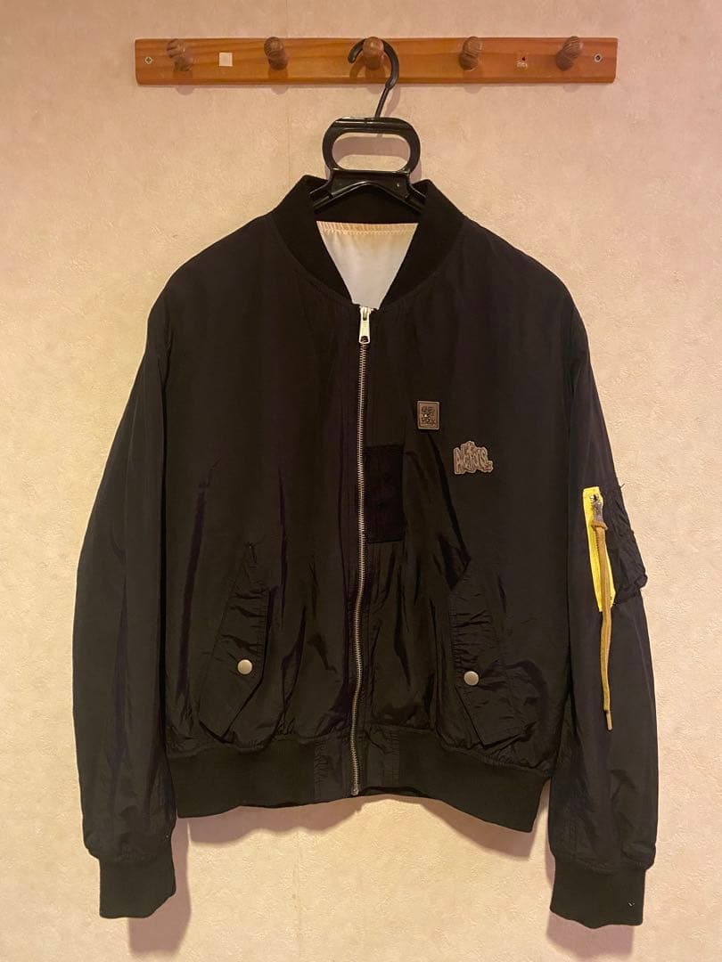 【現在最安値】ONE OK ROCK MA-1 ジャケット メタルバッジ付き