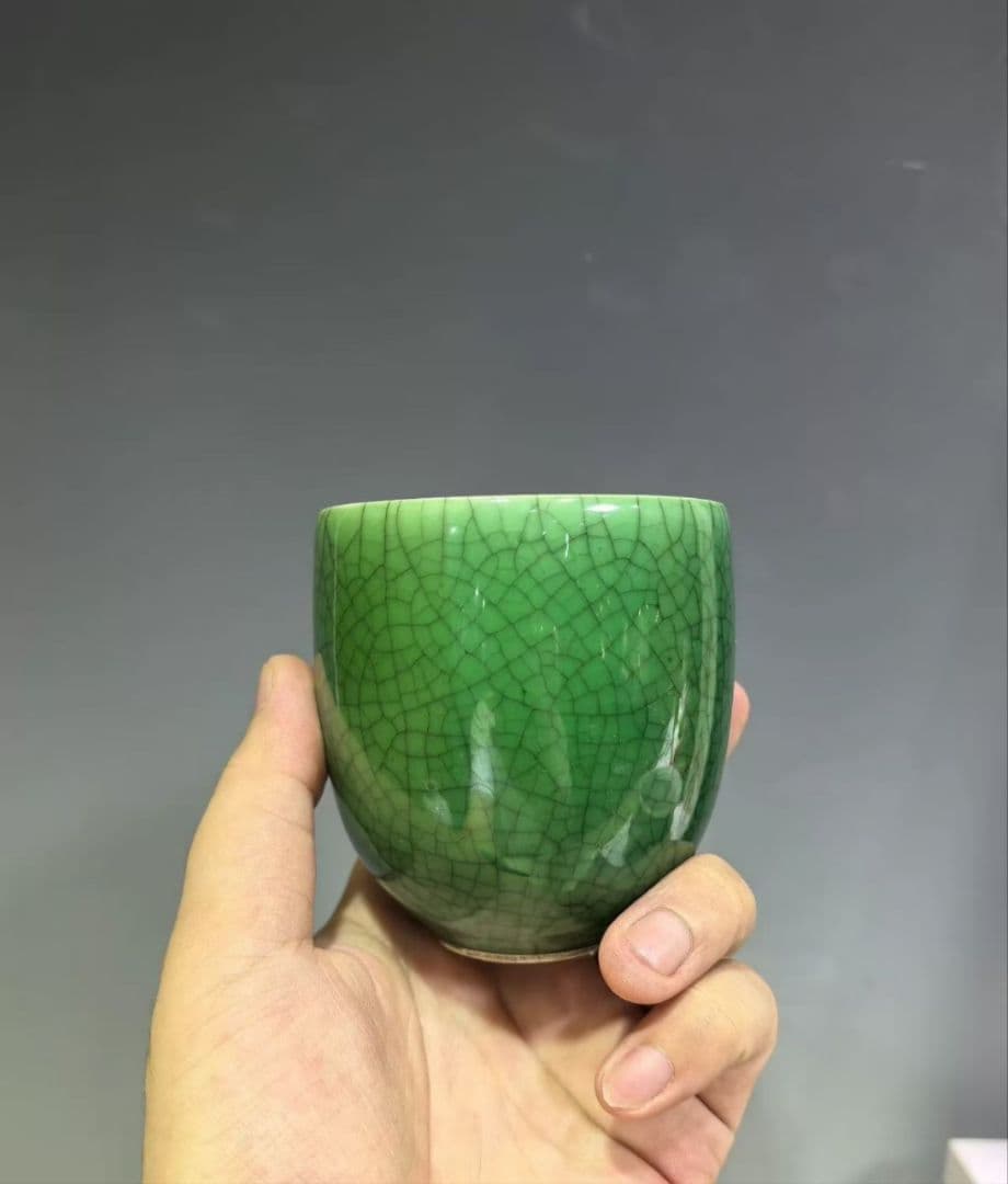 緑色のひび割れ釉の陶器カップ　清国から