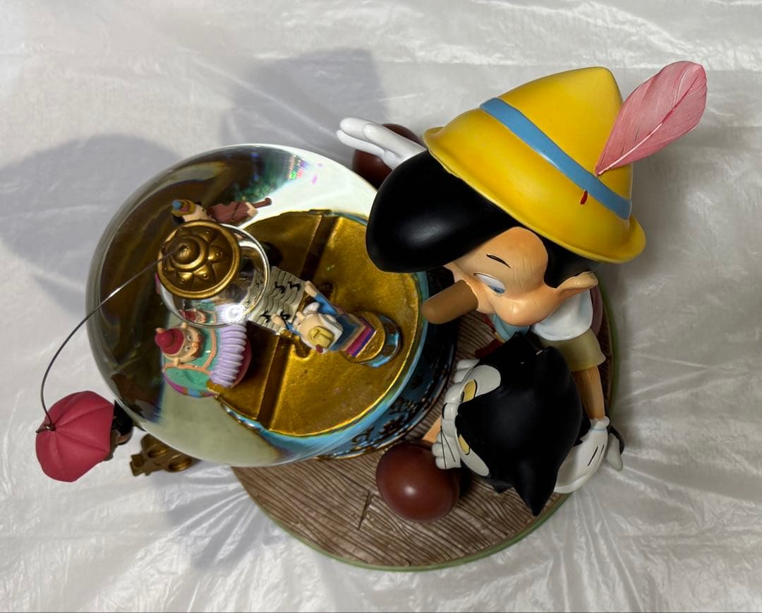 ディズニーストア ピノキオ オルゴール付きスノーグローブ