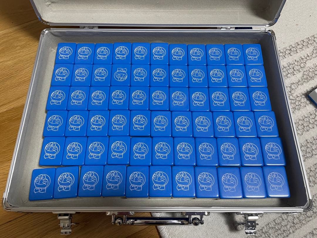 ドラえもん麻雀牌（レーザー彫刻) 専用ケース付き　144個　大きな麻雀44mm