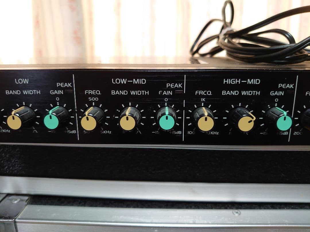 Maxon PQ-1004 パラメトリックイコライザー