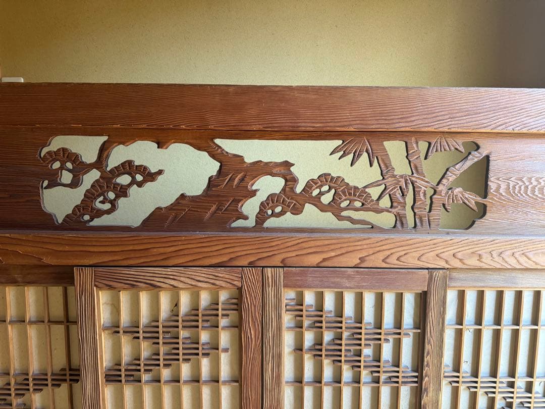 木製　伝統的　間仕切り　欄間