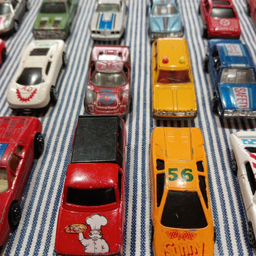 約100台の多様なミニカーセット