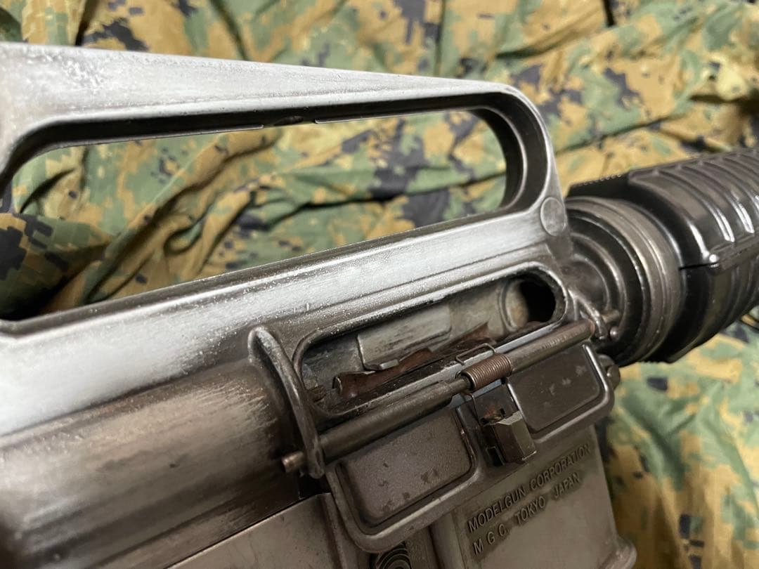 MGC XM177 モデルガン　金属　本体とマガジンのみ