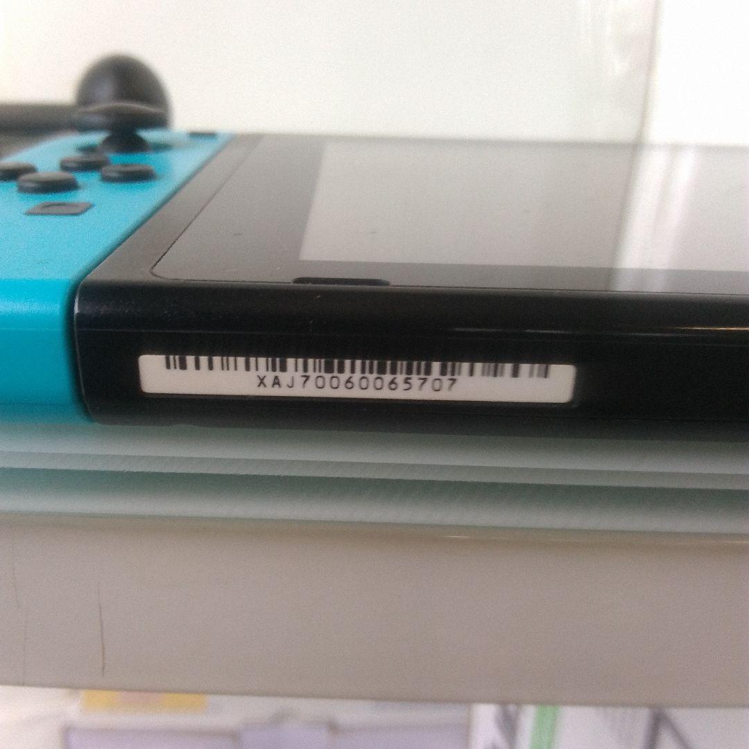 【中古品】Nintendo Switchの本体と付属品一式。初期化済み。