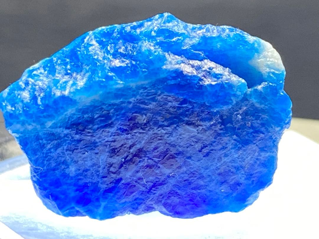 ハユーン アウイン アウイナイト 17.6ct 原石 コバルトブルー - メルカリ