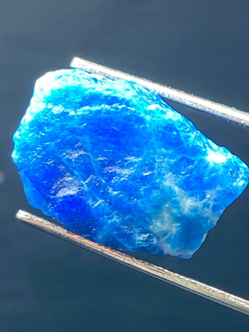 ハユーン アウイン アウイナイト 17.6ct 原石 コバルトブルー - メルカリ