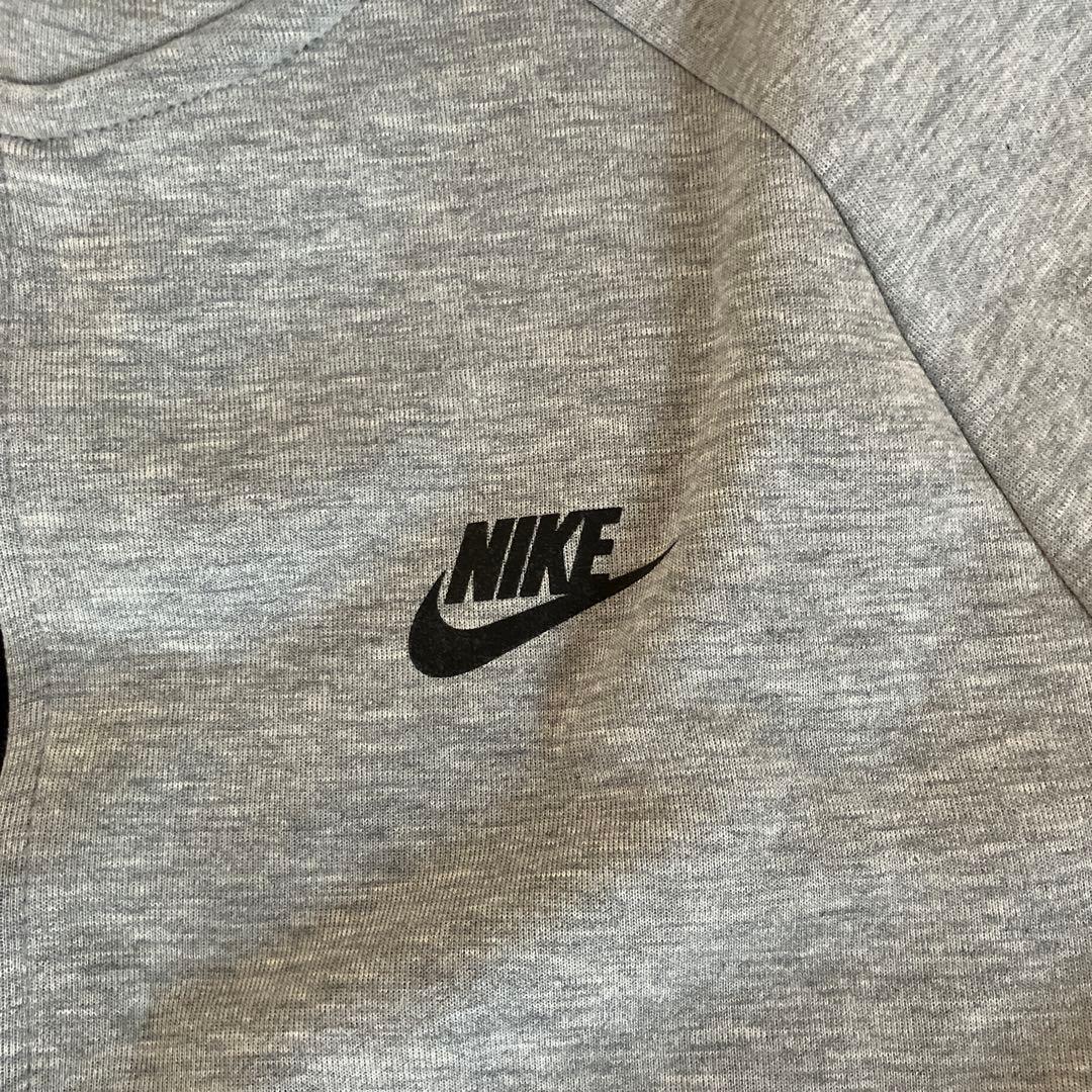 鹿島アントラーズ　Nike フルジップ グレー パーカー