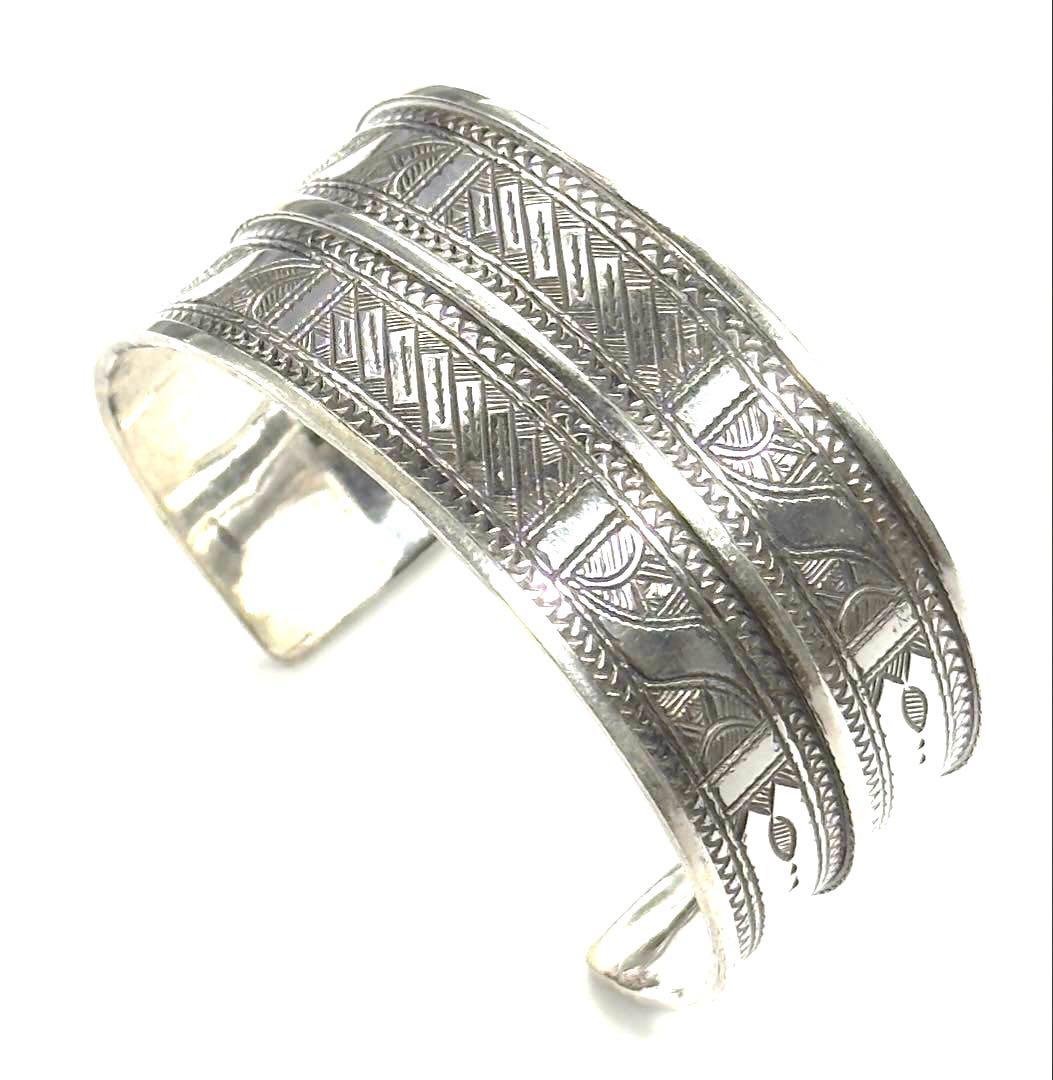 トゥアレグ族　ハンドメイド　シルバーバングル