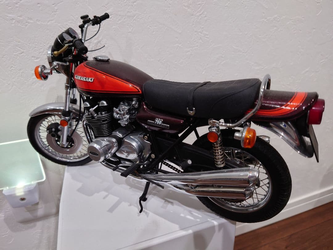 kawasaki カワサキ Z2 750RS 火の玉カラー ミニチャンプス1/6