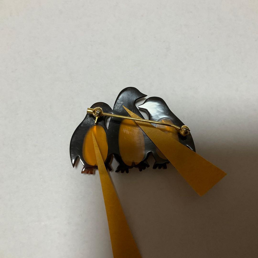 本べっこう 白甲 黒甲 仲良しペンギン ブローチ