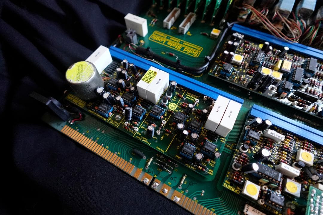 『SSL4000E チャンネル実機 アウトボード