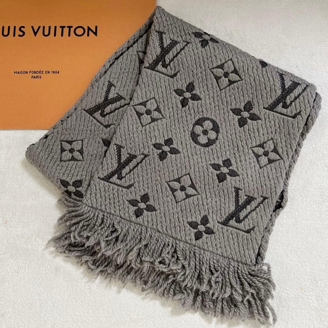 ルイヴィトン エシャルプ ロゴマニア マフラー グレー ヴェローヌ