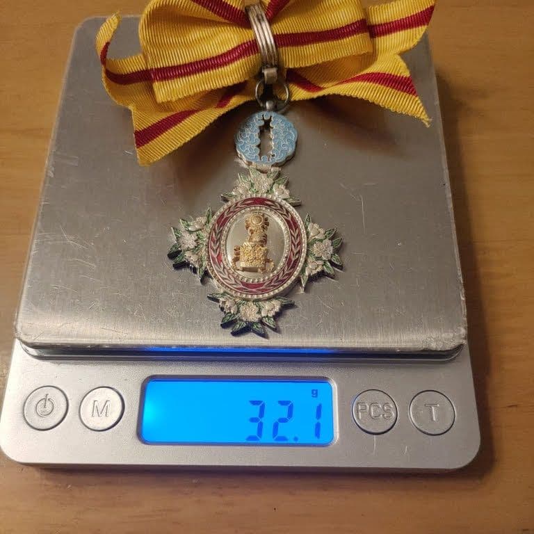 激レア 美品!】勲六等宝冠章 明治勲章 略章 化粧箱入 本物